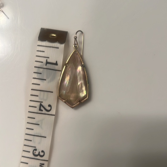Kendra Scott rose gold mother of pearl earrings - Picture 2 of 3